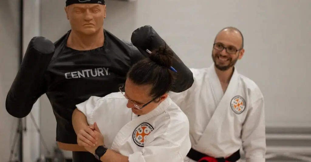 Self defense training for beginners practicing practical defensive movements